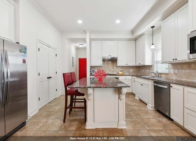 Property at 14536 Market North Dr, Baton Rouge, LA 70810, 4 beds, 3 baths