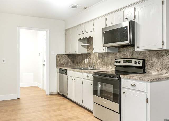 Property at 11872 Tams Dr, Baton Rouge, LA 70815, 3 beds, 1.5 baths
