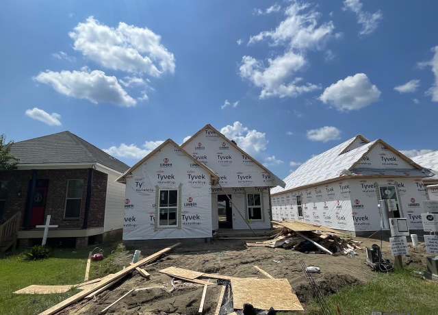 Property at 515 S Iberville Ave, Gonzales, LA 70737, 3 beds, 2 baths