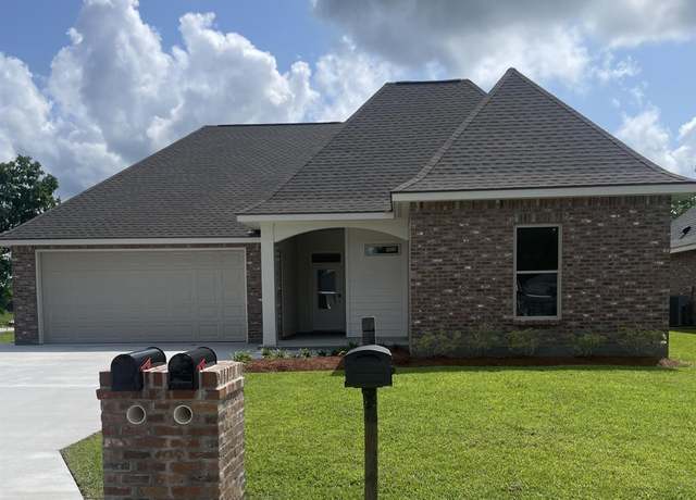 Property at 312 Sugar Ridge Dr, Houma, LA 70360, 4 beds, 2 baths