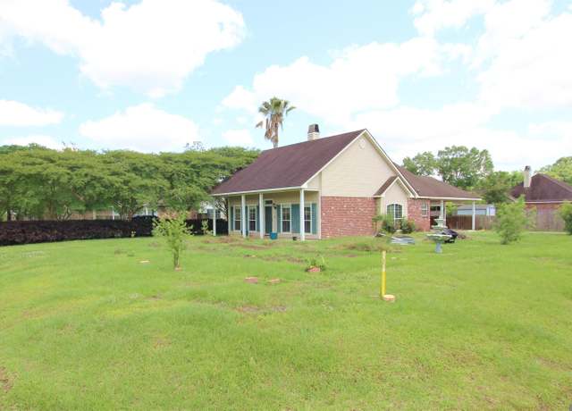 Property at 10316 Carter Hills Ave, Denham Springs, LA 70726, 3 beds, 2 baths