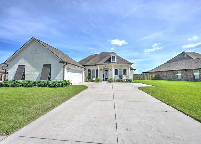 Property at 298 Royal Oak Blvd, Thibodaux, LA 70301, 4 beds, 3 baths