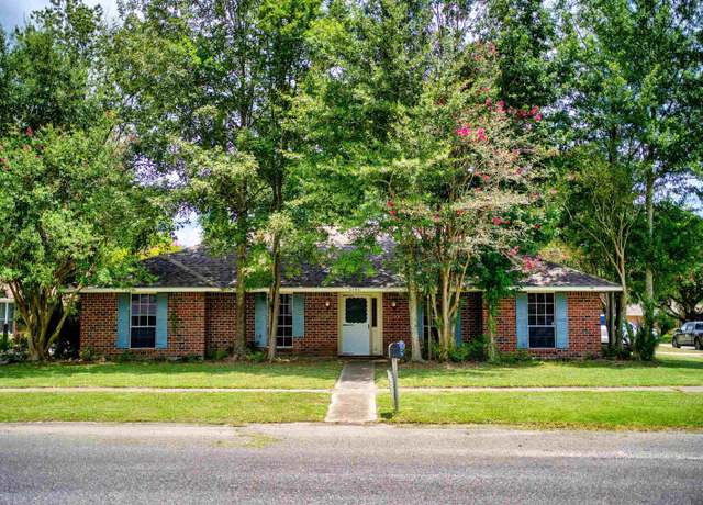 Property at 5745 Estelle Dr, Saint George, LA 70817, 4 beds, 2 baths