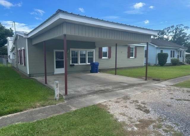 Property at 228 Lafaye Ave, Thibodaux, LA 70301, 4 beds, 2 baths