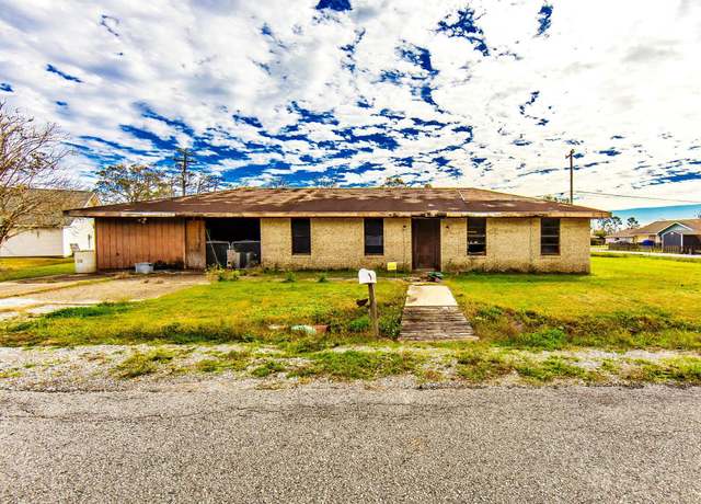 Property at 300 Canal Ln, Houma, LA 70360, 3 beds, 1 bath