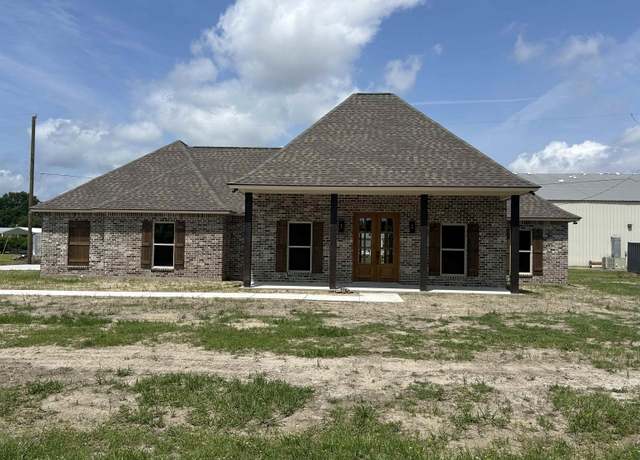 Property at 1542 Lamotte Ln, Port Allen, LA 70767, 4 beds, 2.5 baths