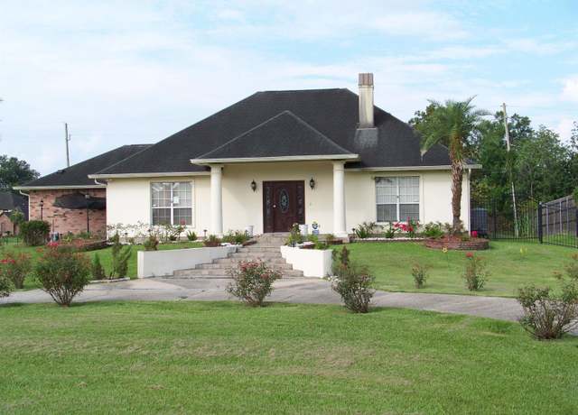 Property at 1142 Pompey Dr, Baton Rouge, LA 70816, 3 beds, 2.5 baths