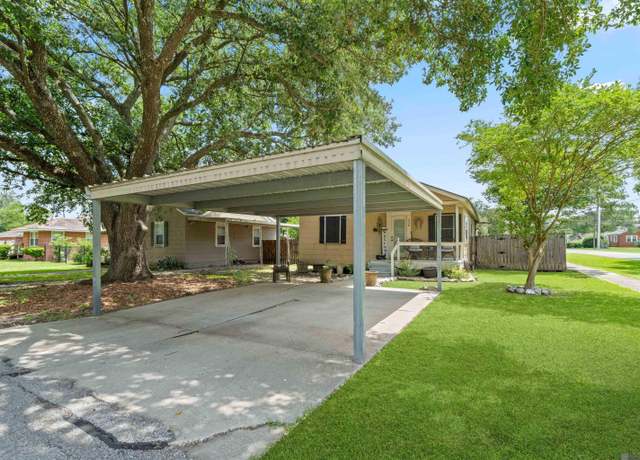 Property at 238 Whitehead Blvd, Port Allen, LA 70767, 3 beds, 2 baths