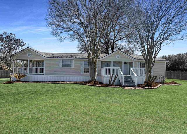 Property at 32218 Tuck Ln, Denham Springs, LA 70706, 3 beds, 2 baths