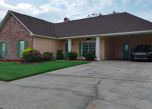 Property at 40302 Bordeaux St, Prairieville, LA 70769, 3 beds, 2 baths