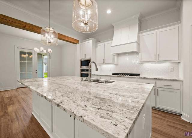 Property at 176 Royal Oak Blvd, Thibodaux, LA 70301, 3 beds, 2 baths