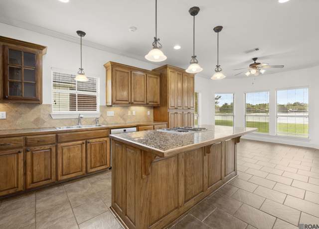 Property at 32819 Fox Run Dr, Walker, LA 70785, 4 beds, 2.5 baths
