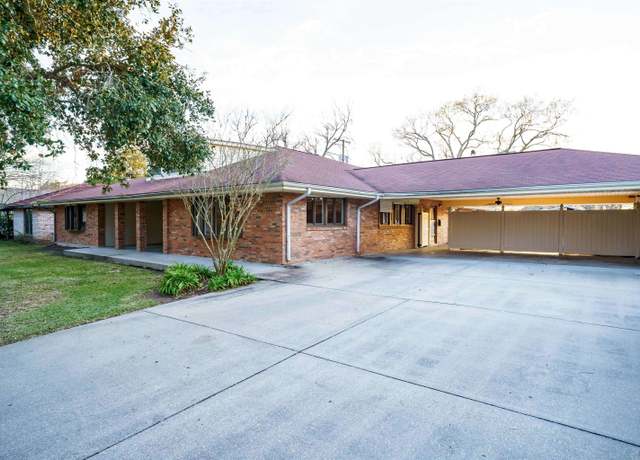 Property at 1709 W Garner St, Morgan City, LA 70380, 6 beds, 4 baths