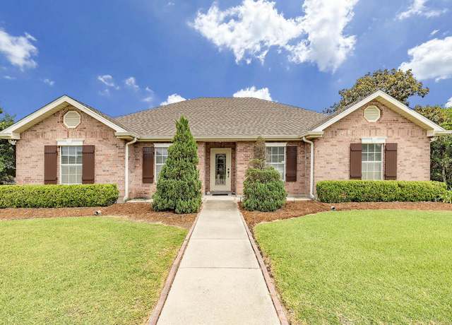 Property at 108 Lindsey Dr, Houma, LA 70360, 3 beds, 2 baths
