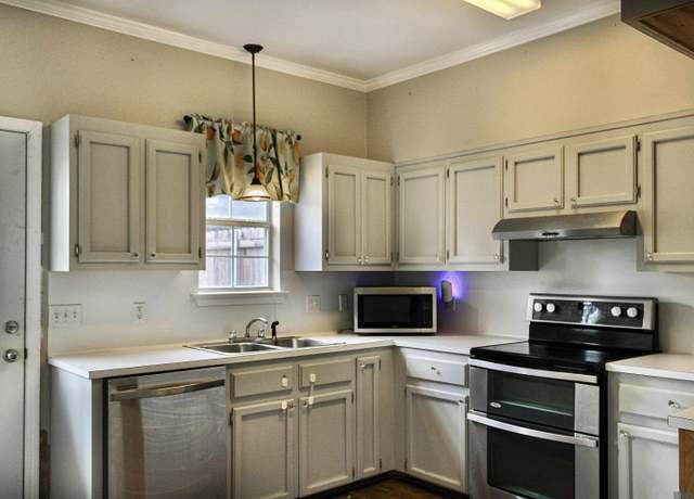 Property at 4154 Jefferson Woods Dr, Baton Rouge, LA 70809, 2 beds, 2.5 baths