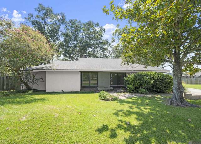 Property at 12526 Beldart Ct, Baton Rouge, LA 70816, 4 beds, 2 baths