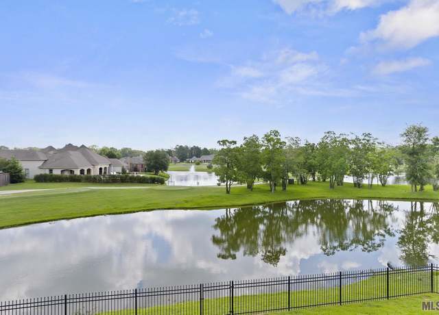 Property at 9223 Greystone Dr, Denham Springs, LA 70726, 4 beds, 4.5 baths