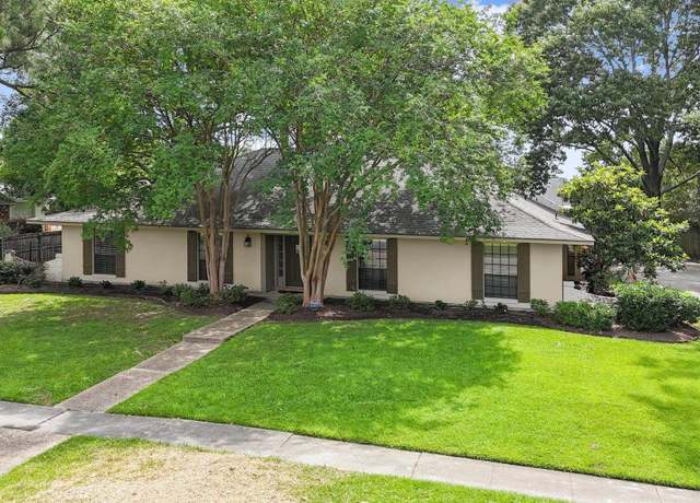 Property at 3821 Lake Larouge Dr, Baton Rouge, LA 70816, 4 beds, 2.5 baths