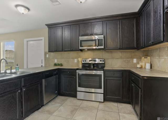 Property at 2027 S Helens Way Ave, Gonzales, LA 70737, 3 beds, 2 baths