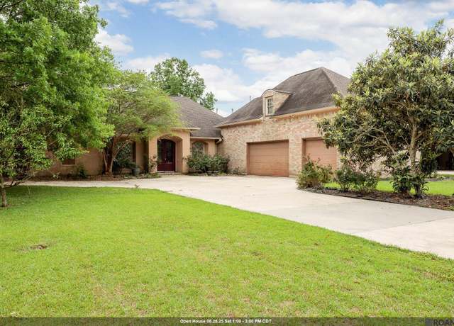 Property at 40360 Pelican Point Pkwy, Gonzales, LA 70737, 5 beds, 3 baths