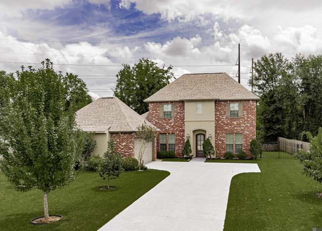 Property at 16574 Long Lake Dr, Prairieville, LA 70769, 4 beds, 4 baths