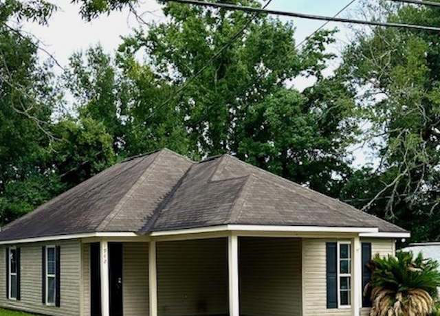 Property at 1942 S Ringer Ave, Gonzales, LA 70737, 3 beds, 2 baths