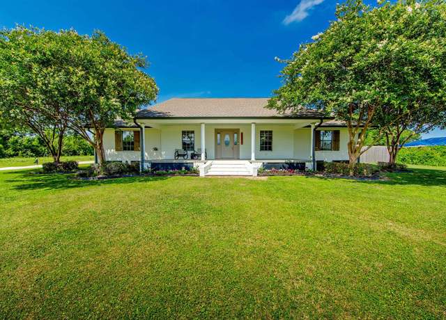 Property at 4309 Sparrow Ln, Raceland, LA 70394, 4 beds, 3.5 baths
