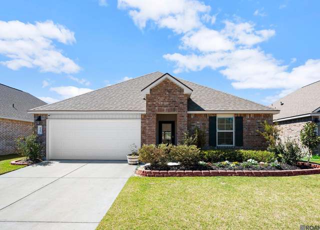 Property at 8269 Rosemary Ave, Denham Springs, LA 70726, 4 beds, 2 baths