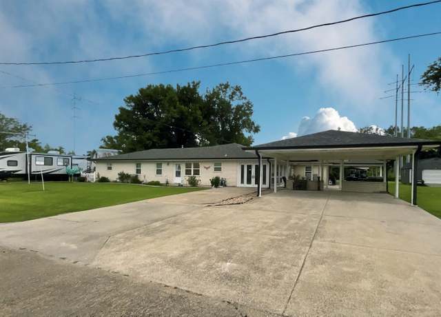 Property at 104 Grenes St, Houma, LA 70363, 4 beds, 3 baths