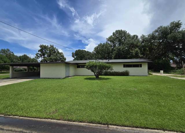 Property at 2704 79th Ave, Baton Rouge, LA 70807, 4 beds, 3.5 baths