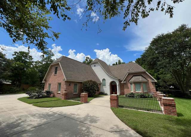 Property at 8118 Oakbrook Dr, Baton Rouge, LA 70810, 3 beds, 2.5 baths