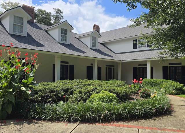 Property at 734 Woodview Ct, Baton Rouge, LA 70810, 6 beds, 5.5 baths