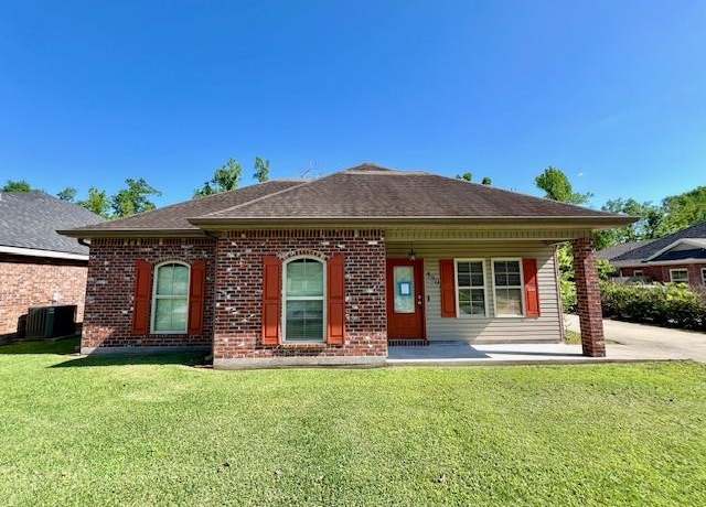 Property at 430 T Leigh Dr, Houma, LA 70364, 3 beds, 2 baths