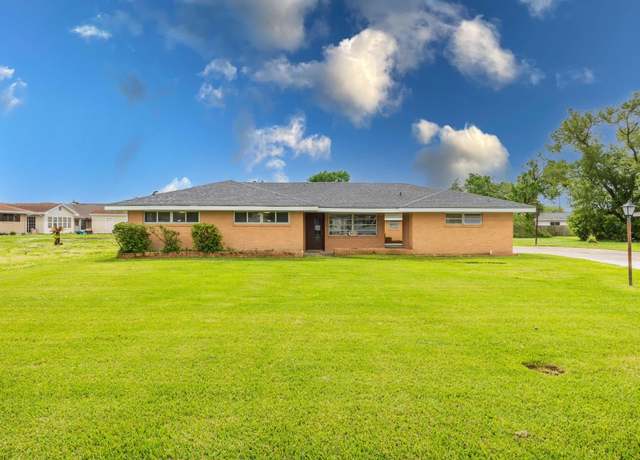 Property at 303 Hialeah Ave, Houma, LA 70363, 3 beds, 2.5 baths