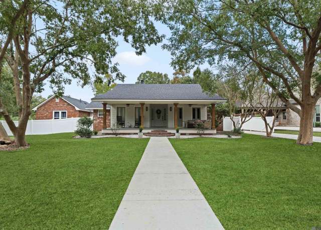Property at 3221 Woodland Ridge Blvd, Baton Rouge, LA 70816, 5 beds, 3.5 baths