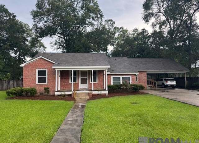 Property at 304 Pine St, Denham Springs, LA 70726, 3 beds, 2 baths