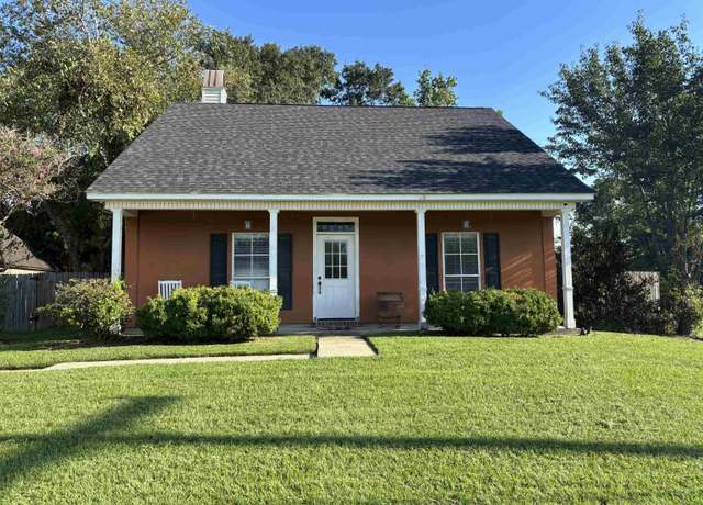 Property at 131 Carolyn Ave, Denham Springs, LA 70726, 3 beds, 2 baths