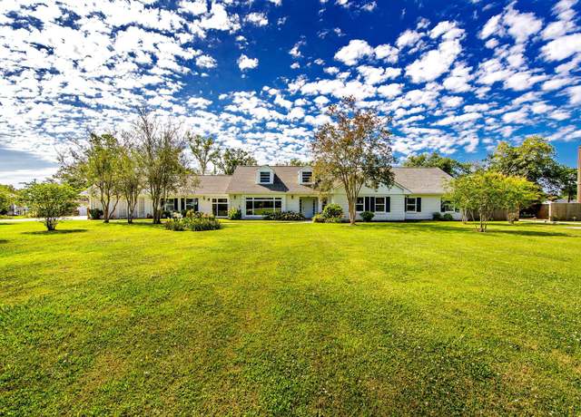 Property at 1621 Bayou Black Dr, Houma, LA 70360, 4 beds, 4.5 baths