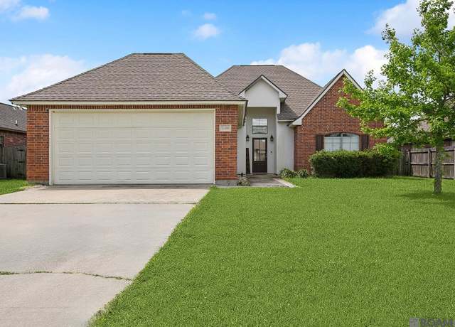 Property at 11406 Meadow View Dr, Denham Springs, LA 70726, 4 beds, 2 baths