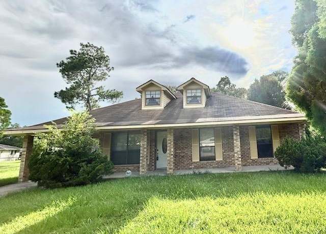 Property at 6777 Oak Park Dr, Baton Rouge, LA 70812, 3 beds, 2 baths