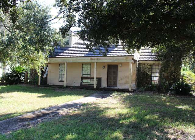 Property at 1407 Romy Dr, Lockport, LA 70374, 4 beds, 2.5 baths