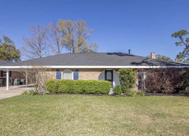 Property at 1615 St Charles St, Houma, LA 70360, 4 beds, 2 baths