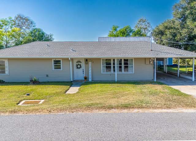 Property at 120 Bayou Vista Dr, Thibodaux, LA 70301, 4 beds, 2.5 baths
