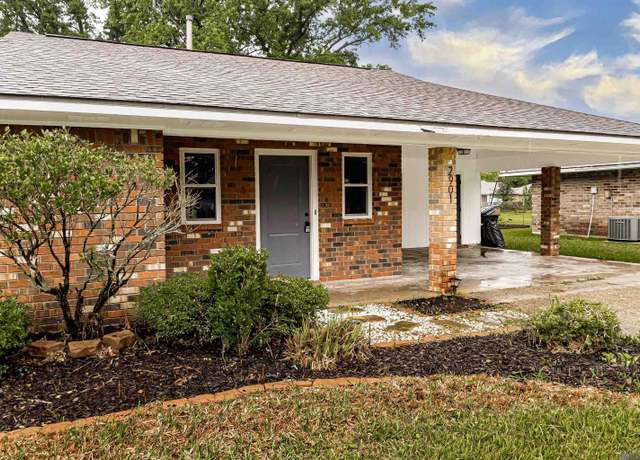 Property at 2901 Caroljack Dr, Baton Rouge, LA 70816, 3 beds, 2 baths