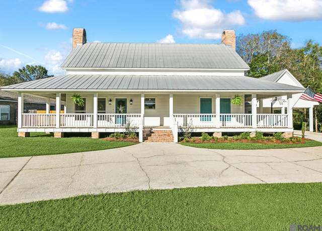 Property at 7629 Hickory Ridge Dr, Denham Springs, LA 70706, 3 beds, 2 baths