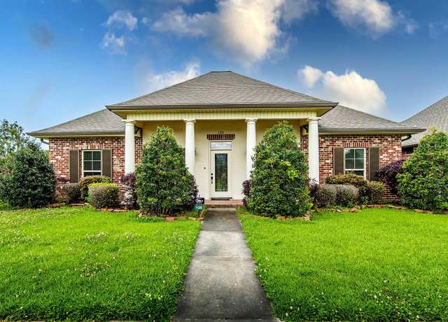 Property at 135 Shay Dr, Houma, LA 70360, 3 beds, 2.5 baths