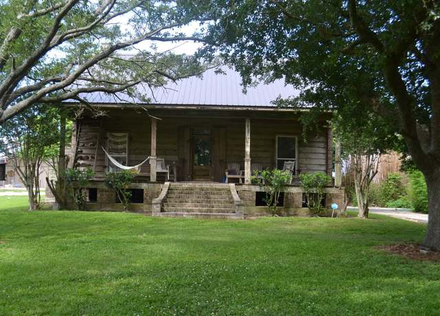Property at 18076 La Hwy 3235, Galliano, LA 70354, 4 beds, 3 baths