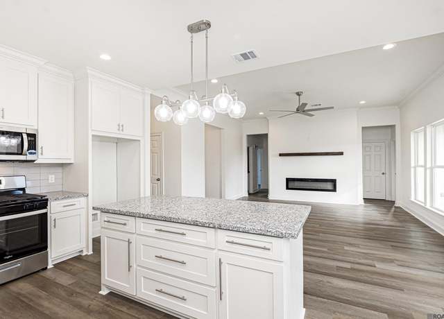 Property at 3825 Linstrom Dr, Baton Rouge, LA 70814, 3 beds, 2 baths