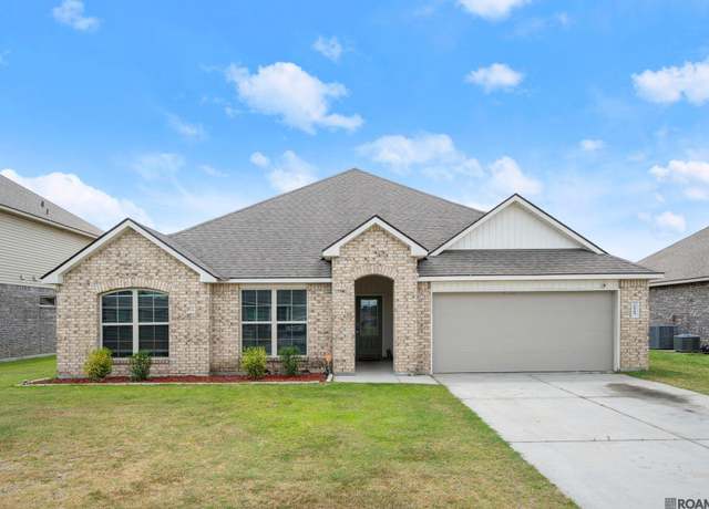 Property at 10584 Trailside Dr, Denham Springs, LA 70706, 4 beds, 2 baths