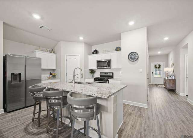 Property at 35512 Grovemont Dr, Denham Springs, LA 70706, 4 beds, 2 baths